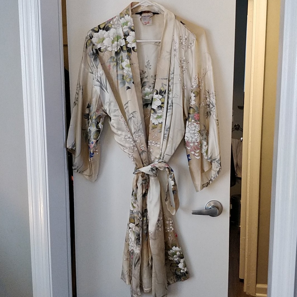pretty 100% silk robe made in Japan
